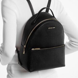 NEW MICHAEL KORS SHEILA MEDIUM BACKPACK PIC W/ MEASUREMENTS INCLUDED